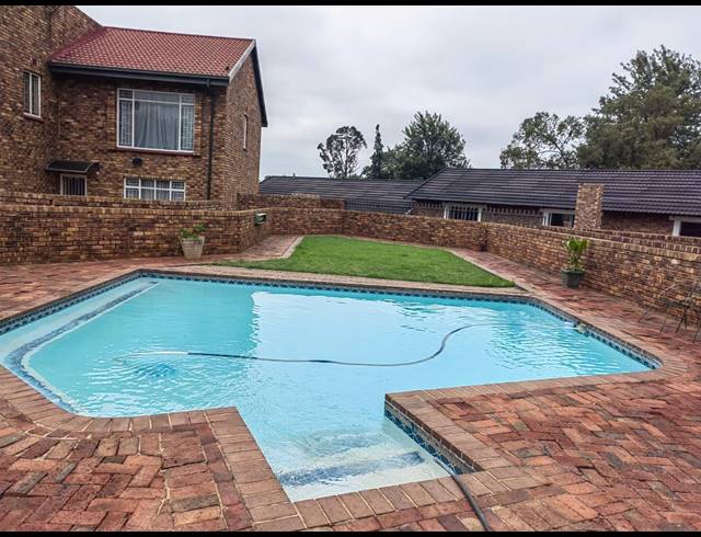 3 BEDROOM TOWNHOUSE FOR SALE IN HEIDELBERG CENTRAL